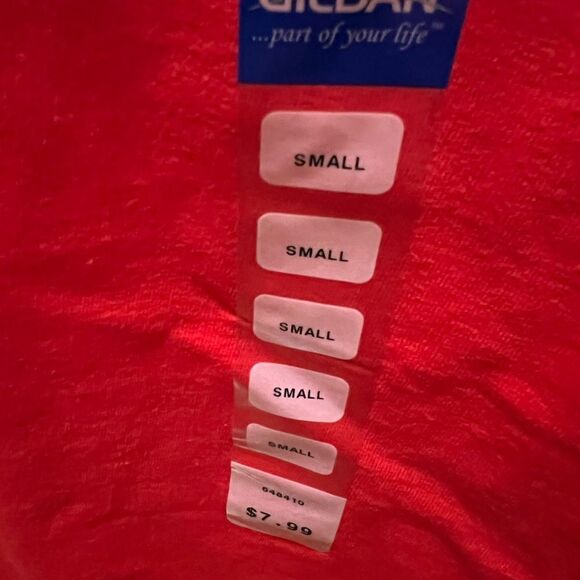 Gildan size small red long sleeve tee - Picture 2 of 4